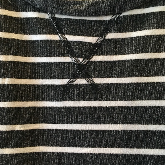 Striped Cropped Long Sleeve - Picture 4 of 4